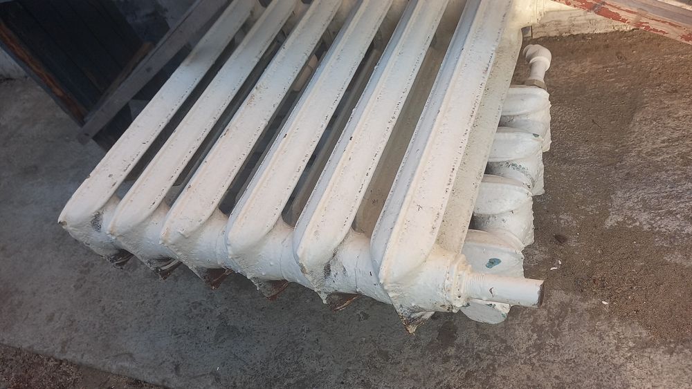 Продам батареи чугунные и гофры