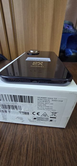Huawei Nova 13  256 giga/12gb Ram