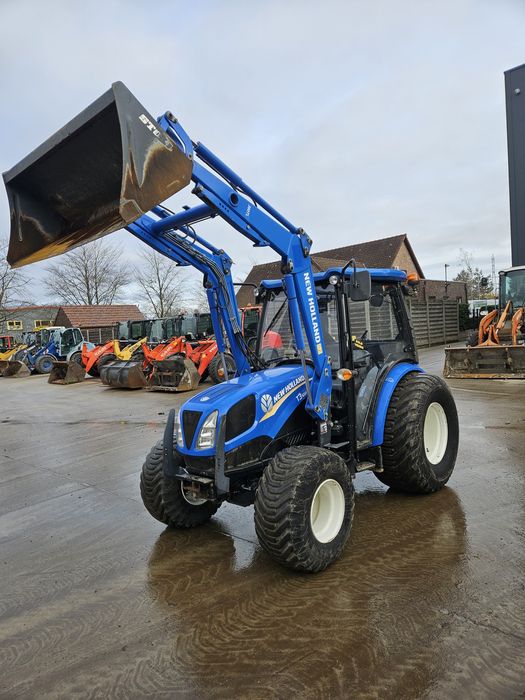 Tractor cu incarcator New Holland