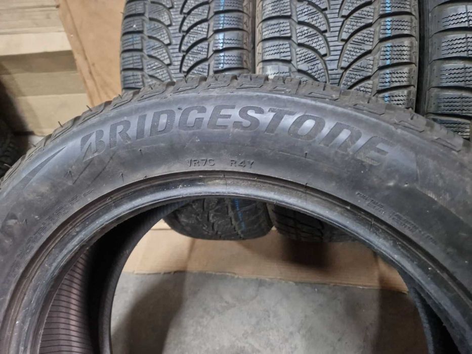 4 Bridgestone R18 235/55
зимни гуми
DOT3217