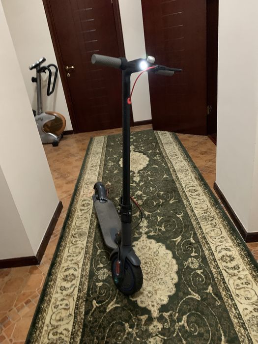 Продам электро самоакат xiaomi esential