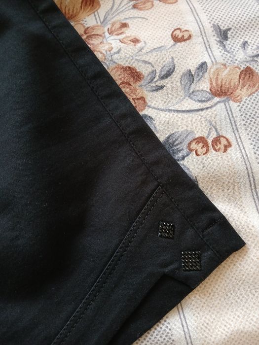 Дамски панталони и дънки