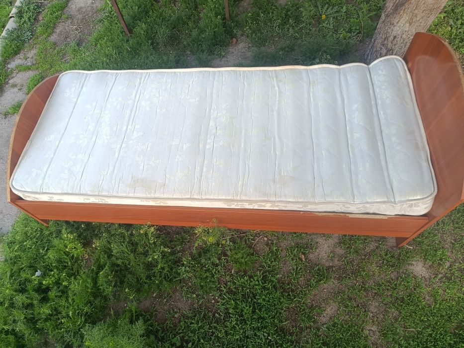 Продам спальную кровать