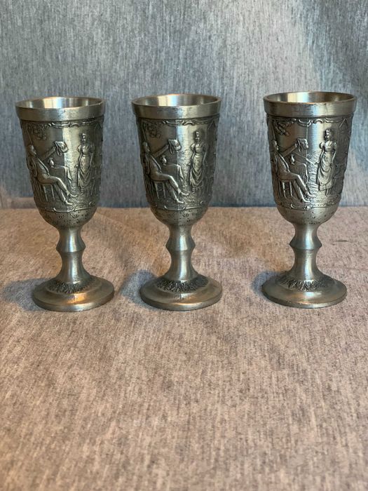 старинни калаени чаши