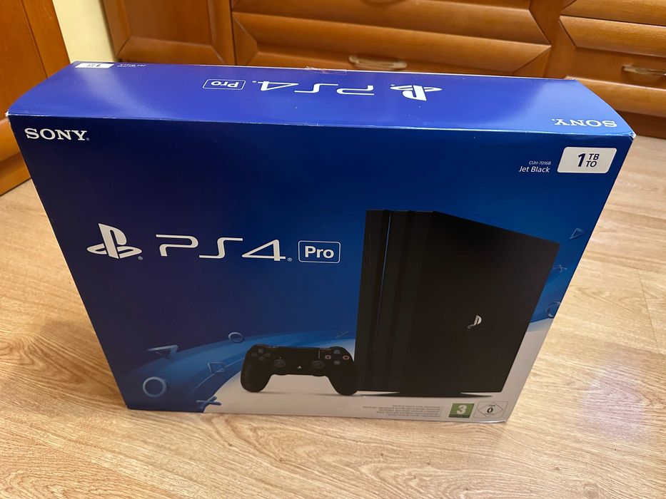 PlayStation 4 PRO 1TB, джойстик, оригинална опаковка и 8 игри
