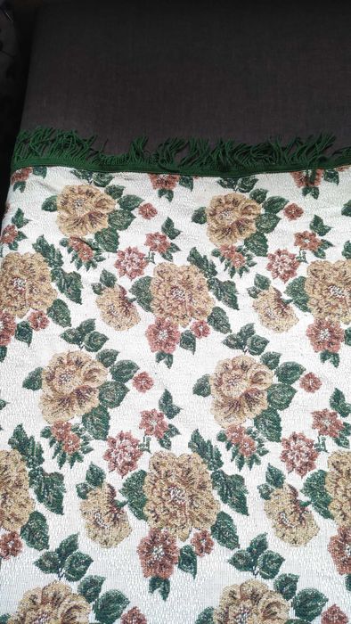 Покривало за голямо легло тъкано в жакардова техника