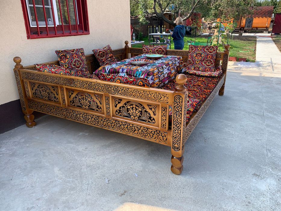 Топчан из ореха новый