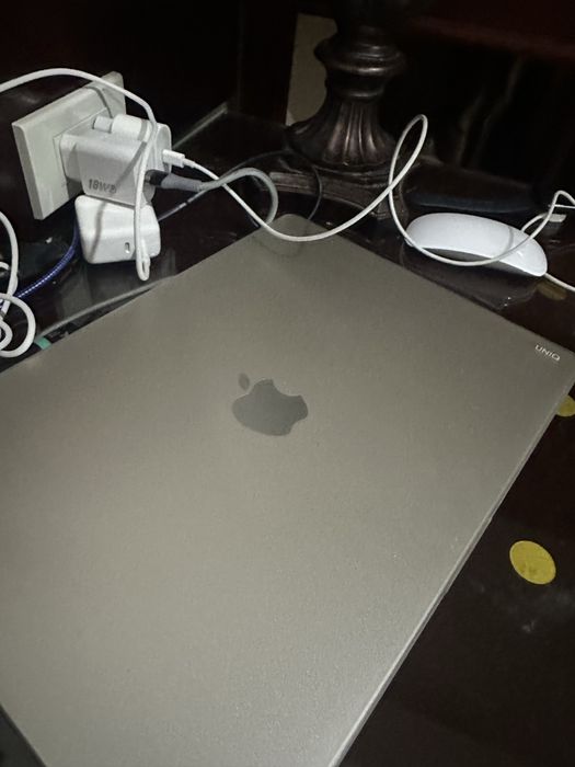 Продам macbook air 15