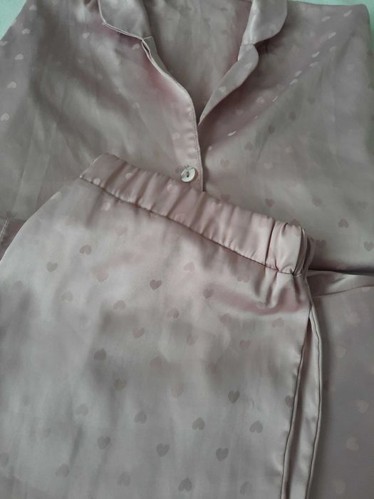 Set pijama roz pudra din satin fin cu inimioare M