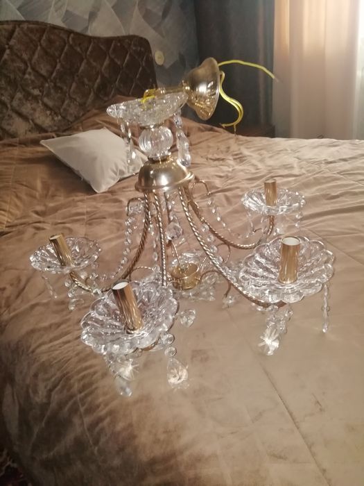 Продам люстру 5 лампочек