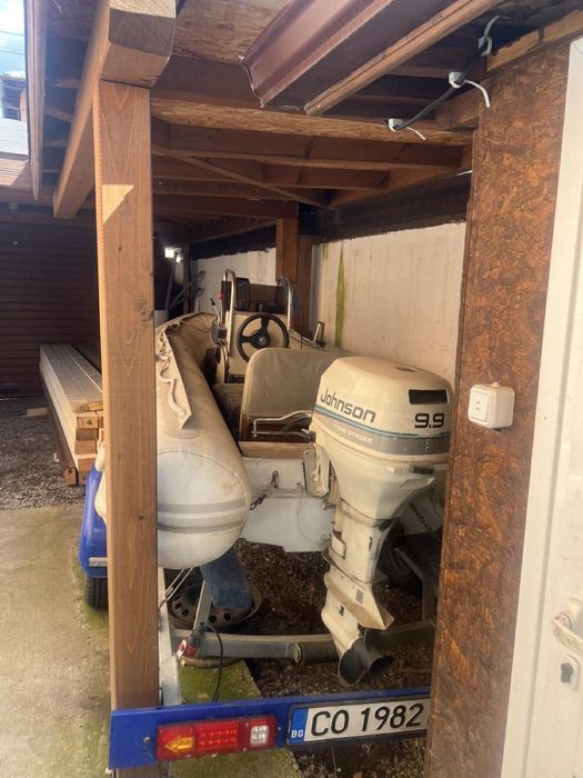 Лодка RIB с двигател