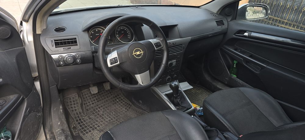 Opel Astra H на части