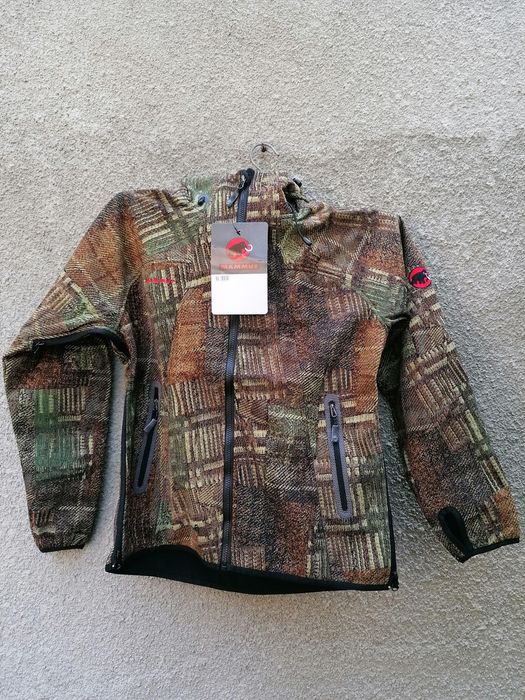 Продавам дамски уиндстопър soft shell Mammut