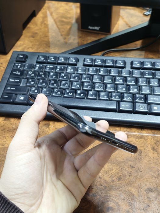 IPhone Xc ideal srochno sotiladi