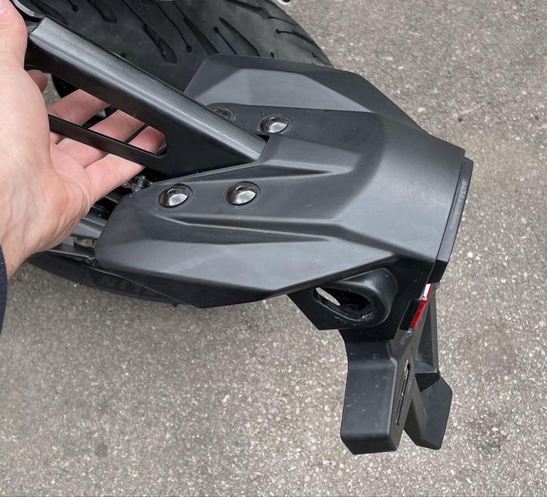 Piese Yamaha Tracer Parbriz Givi suport numar semnalizari handguard