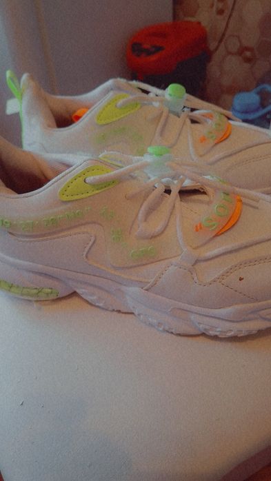 Продам кроссовки