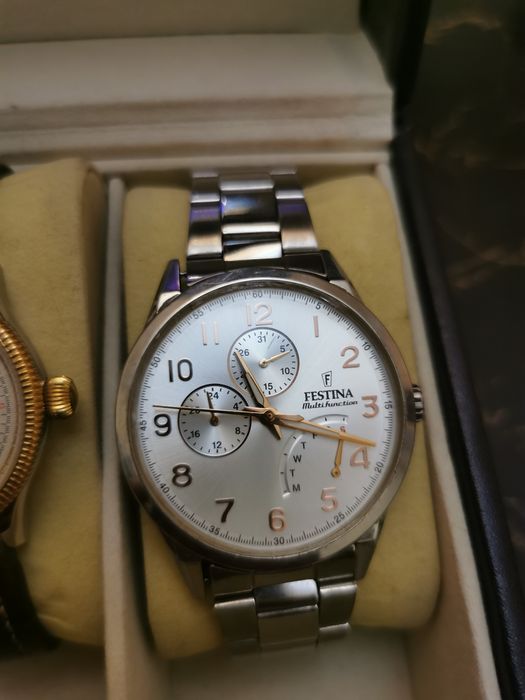 Продавам часовници