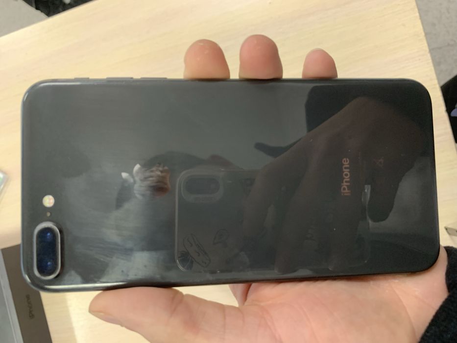 Айфон 8+ 64гб с коробкой