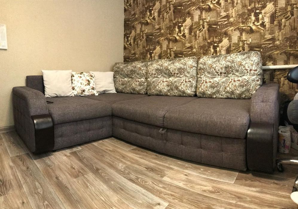 Угловой диван в отличном состоянии