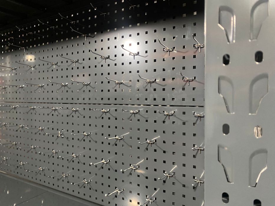 Универсален метален стелаж / стелажи с 4 нива и перфориран гръб