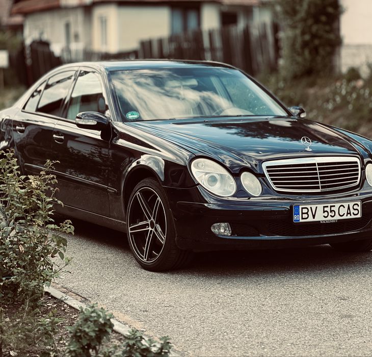 Vând Mercedes-Benz E Class W211