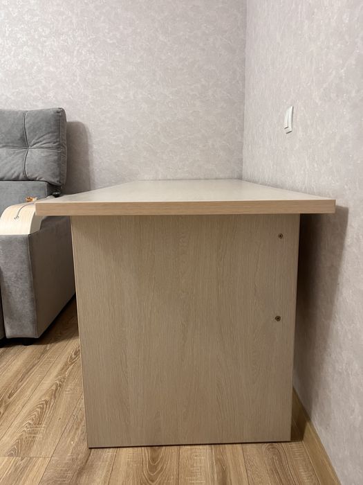 Деревянный стол район экспо