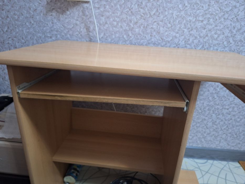 Продам компьютерный стол