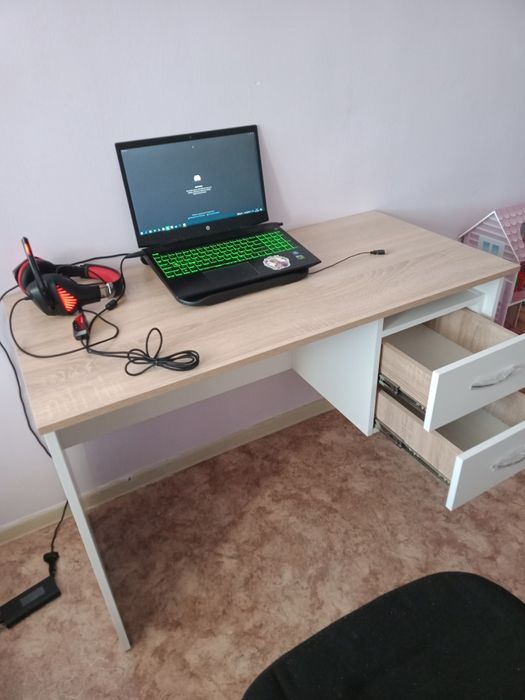 Компьютерный письменный стол