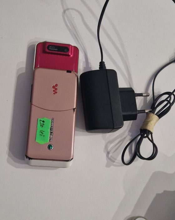 Telefon Slide Sony Ericsson fără tastatura