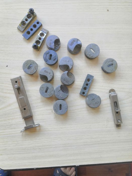 Мебельная фурнитура.