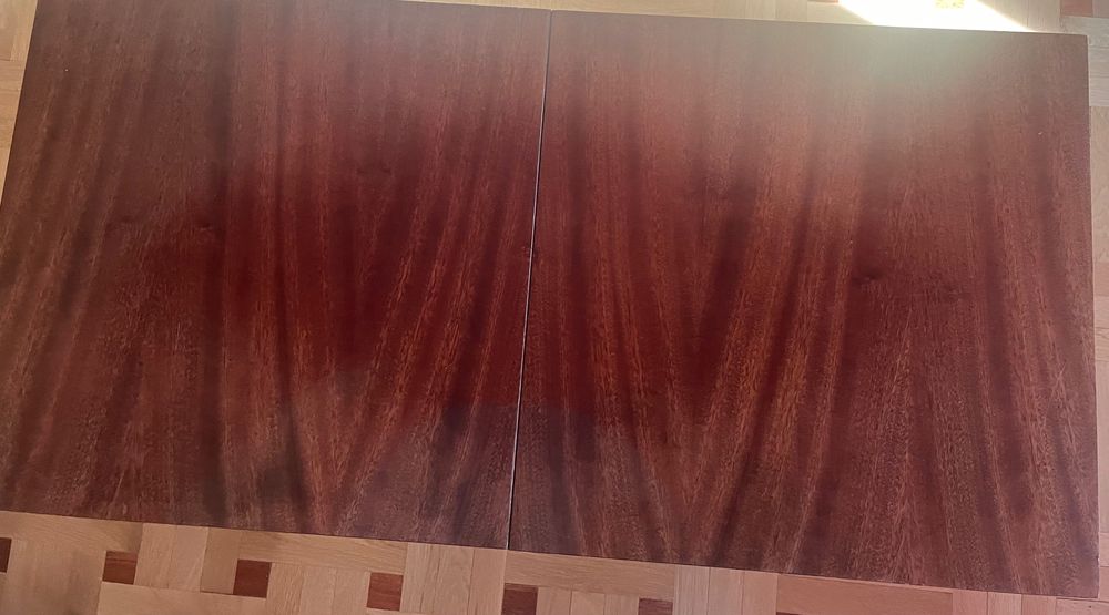 Маса от дърво за всекидневна