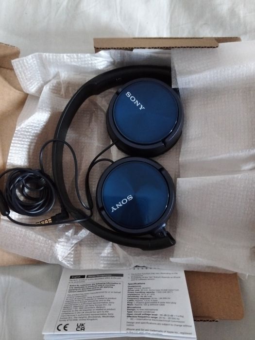 Căști Sony ,cu mufă jak
