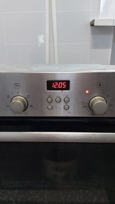 Встроенный духовой шкаф