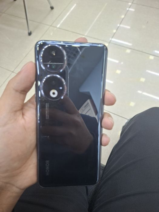 Honor 90 8/256..