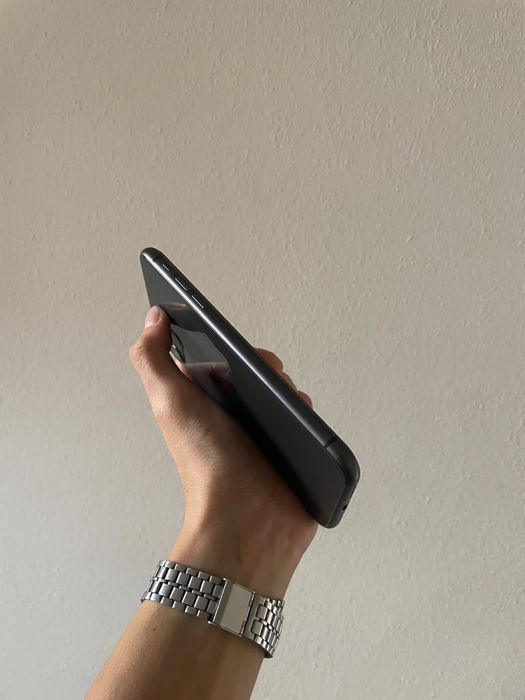 Продам iPhone 11