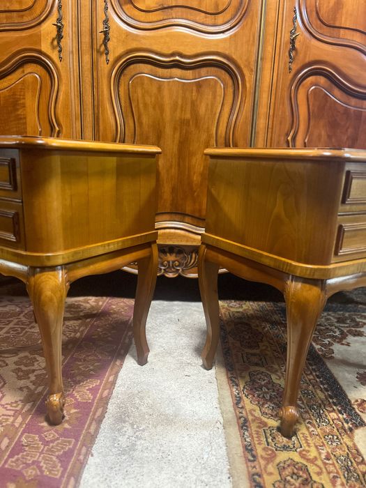 Масивни нощни шкафчета