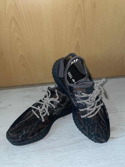 adidas Yeezy Boost 350 V2