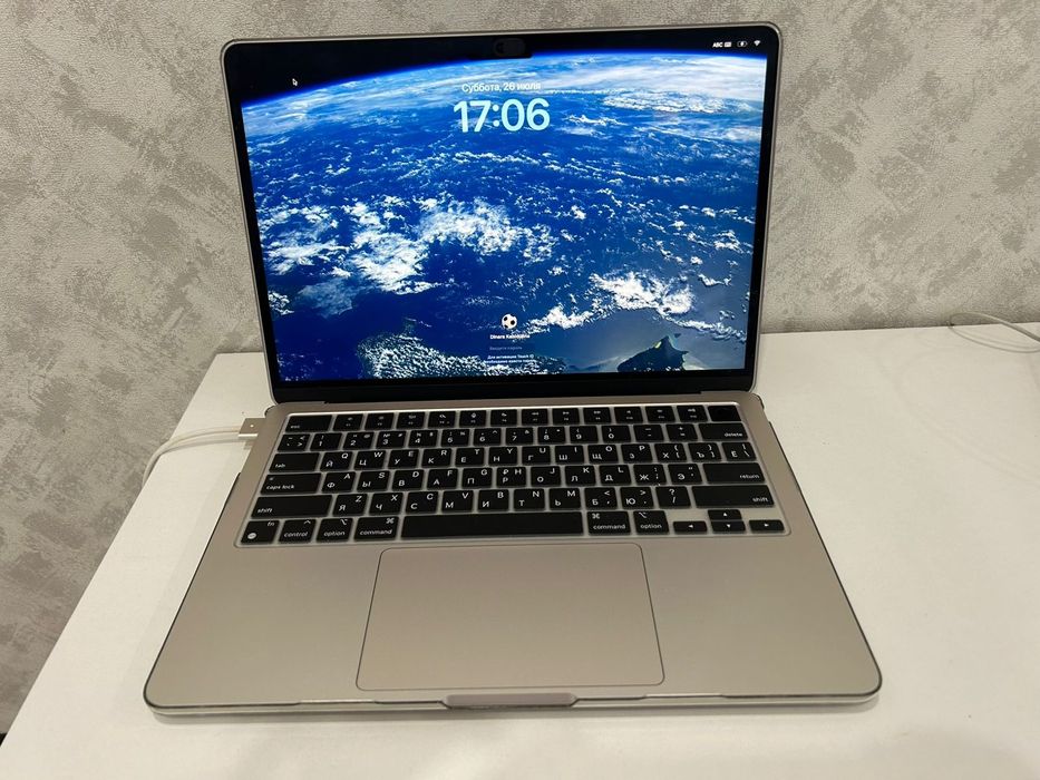 Продам Apple MacBook Air 13 2024