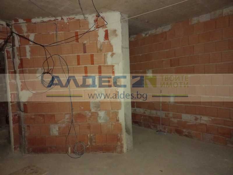 Продава имот, подходящ за преустройство, в луксозна сграда в Бояна!