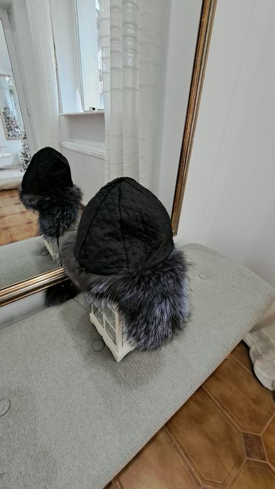 Caciula Blana Naturala" Vulpe Argintie