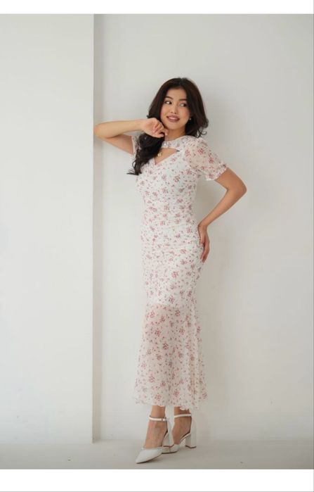 Продается новая платья размер 42 s