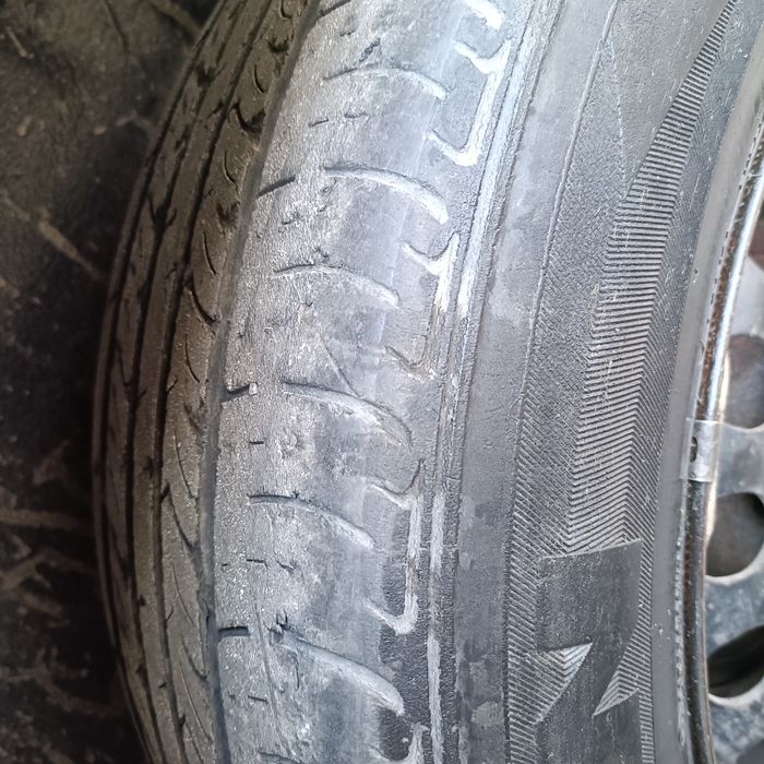 Один диск с шиной от Мерседес 124