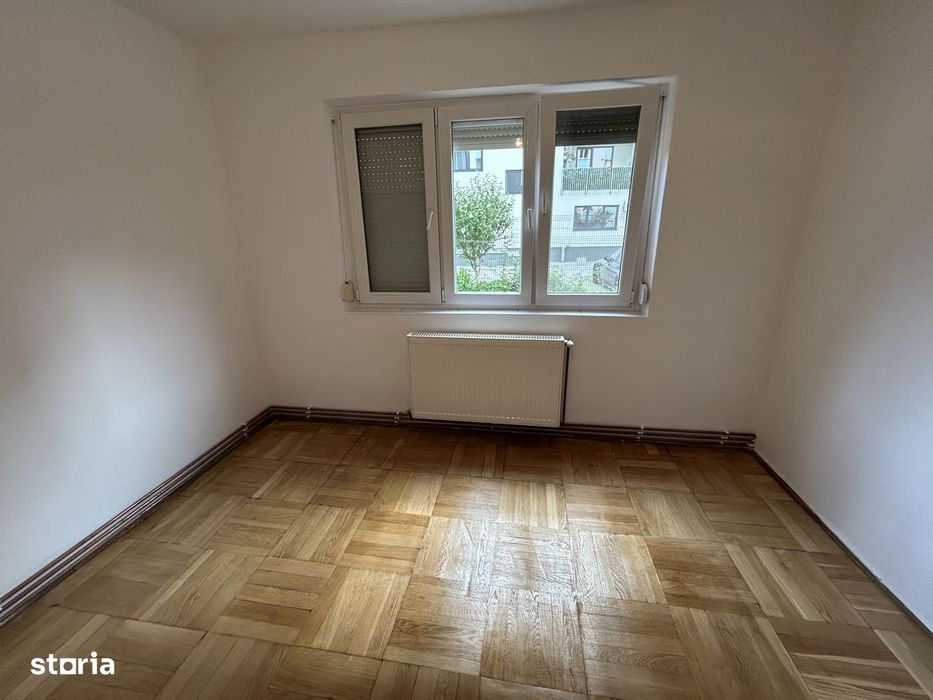 Vand apart.3 cam.Calea Romanilor,la parter inalt,bloc caramida 4 etaje