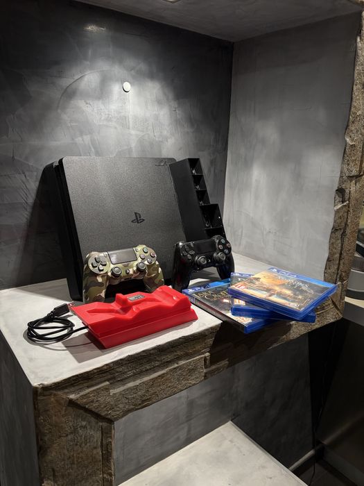 Ps4 Slim + 3 игри + охладителна система + зарядна станция