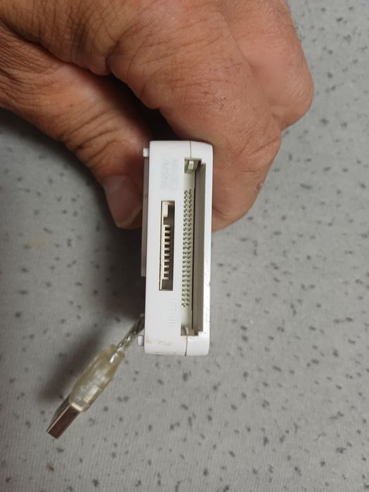 Card reader HAMA in stare buna . Este testat