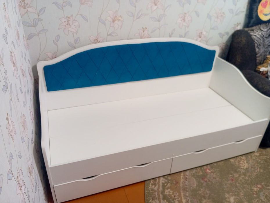 Диван кровать ,подростковая