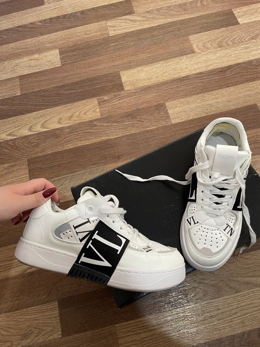 Продам Кроссовки Valentino. унисекс.