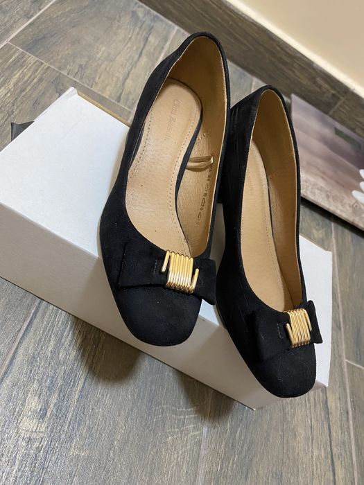 Обувки на нисък ток