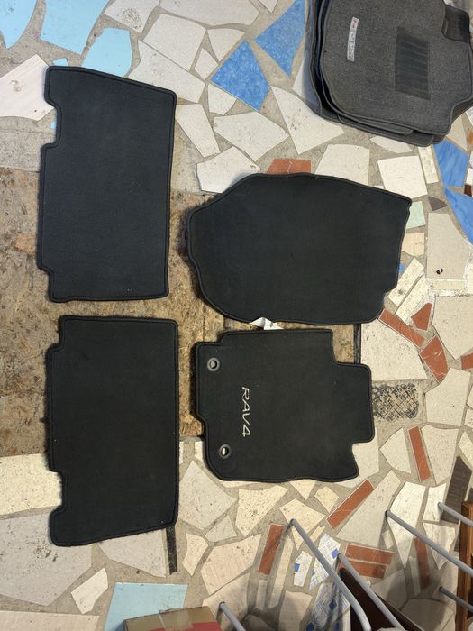 Продам оригинальные полики от Rav4