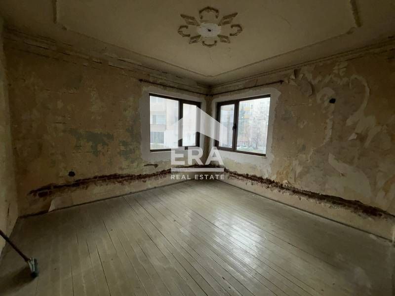 Продава се Тристаен апартамент в Хасково, Център - 79 кв.м за 1065 €/кв.м - Снимка #3